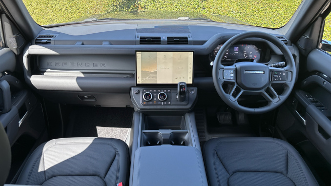 Land Rover Defender 3.0 D250 X-Dynamic SE 110 5dr Auto Diesel Estate - Image 9